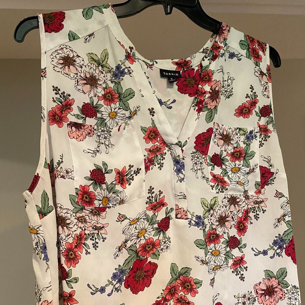 Torrid Sz 2 flowy sleeveless floral top